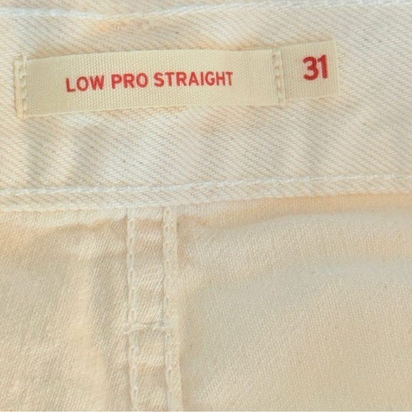 Levis Low Pro Mid Rise Relaxed Cream Neutral Straight Leg Jeans Size 31 NWT - Picture 4 of 12